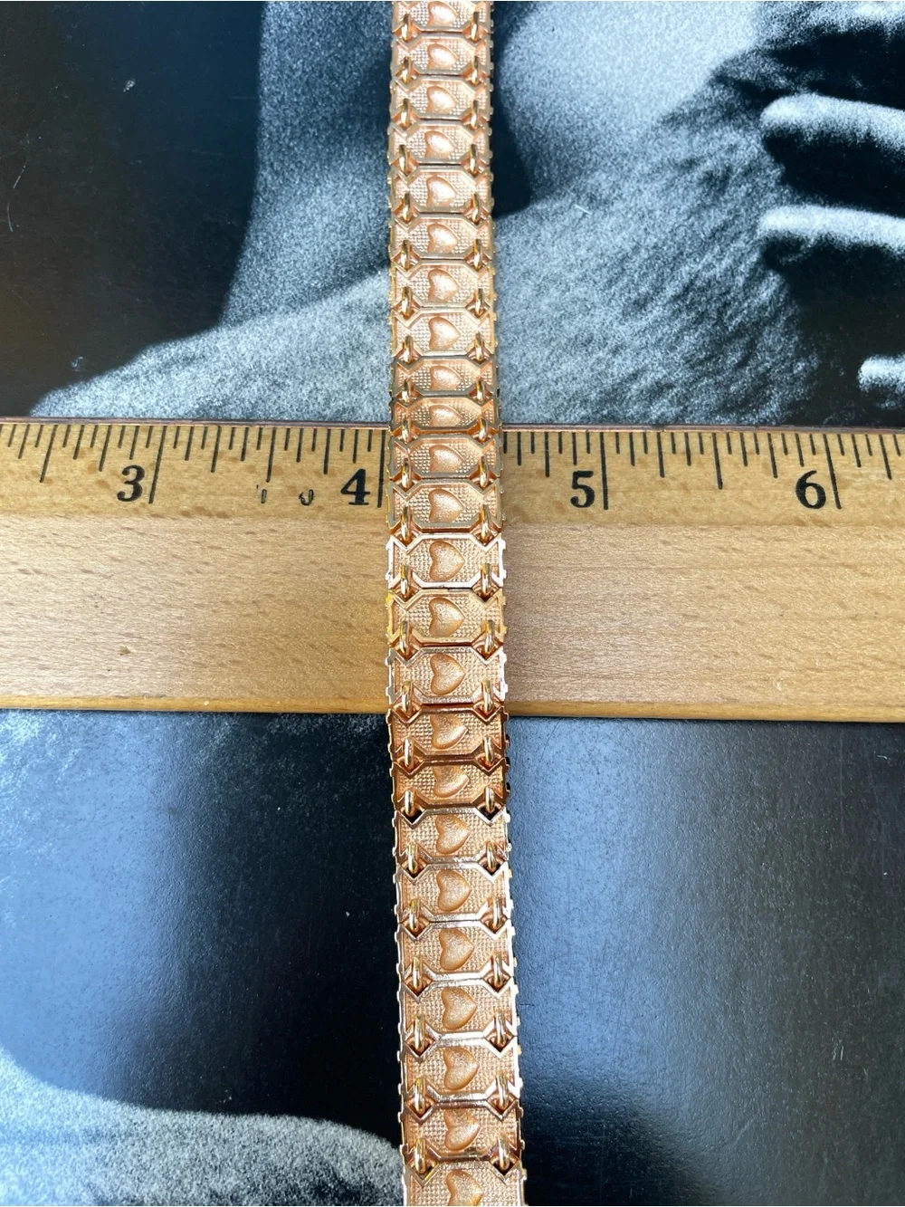 Elegant Gold-Tone Textured Link Bracelet for Women Man